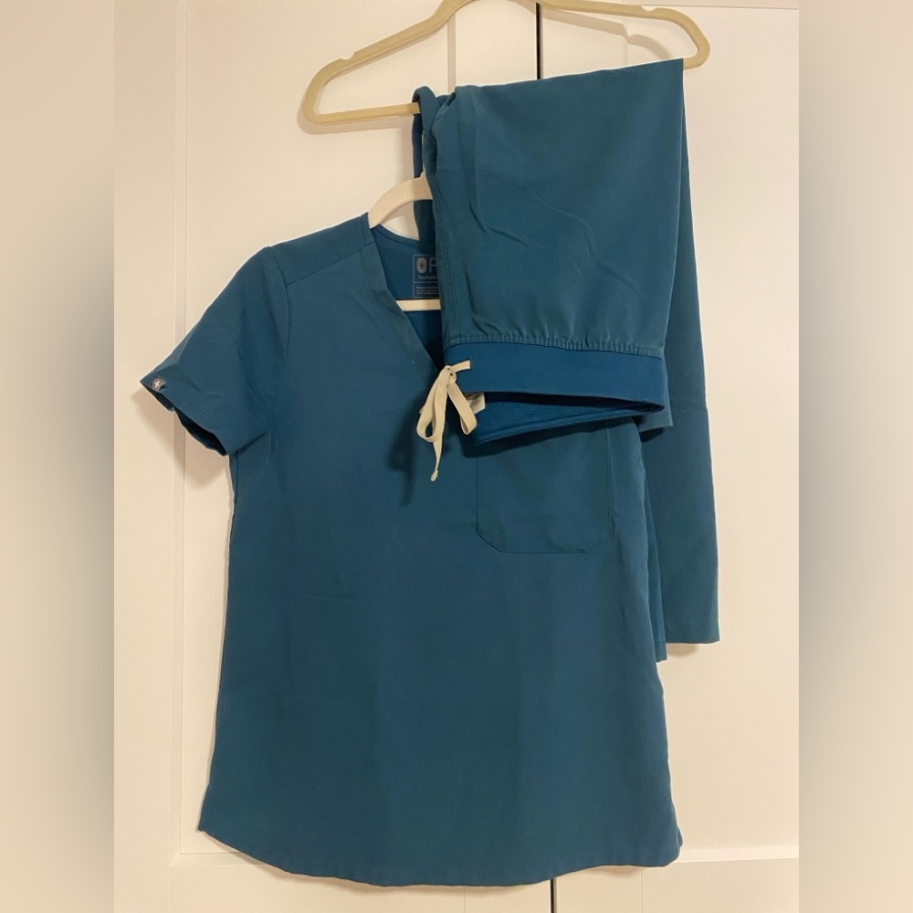 Figs Caribbean Blue Women's Scrub Top and Pants Set